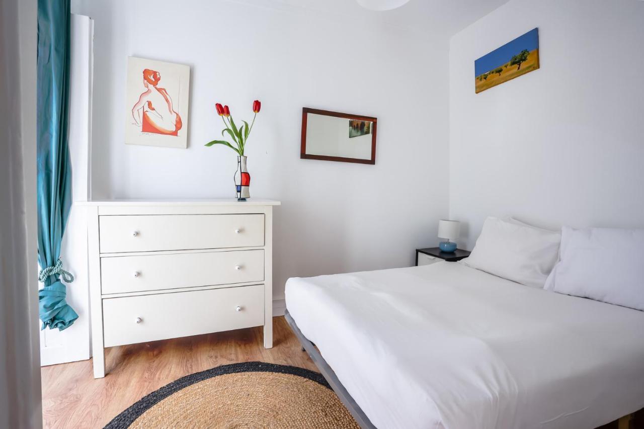 City Center Apt In Lively Bairro Alto! Lisbon Bagian luar foto