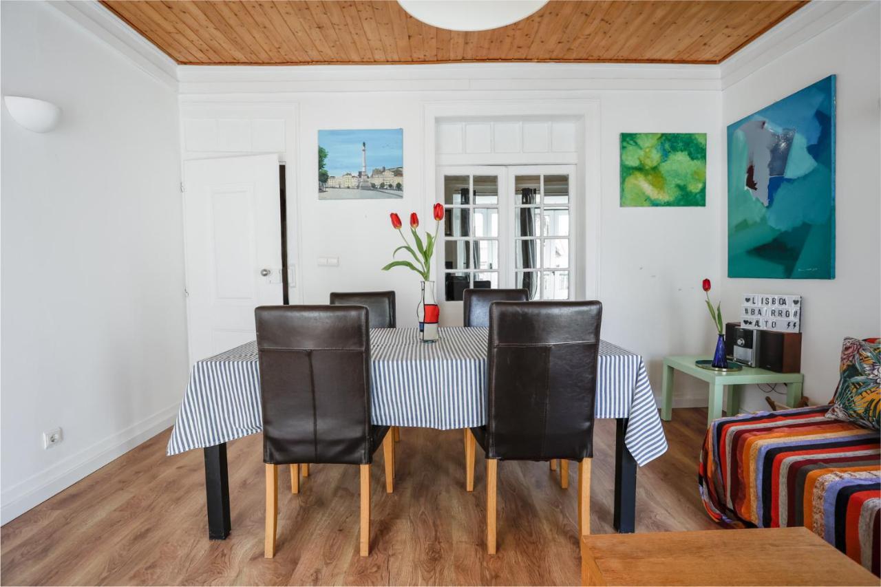 City Center Apt In Lively Bairro Alto! Lisbon Bagian luar foto