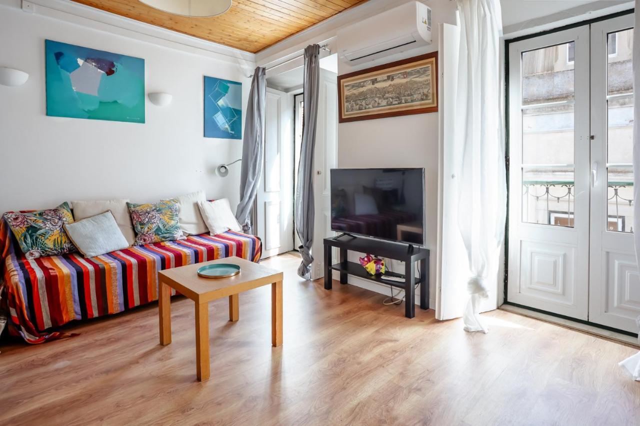 City Center Apt In Lively Bairro Alto! Lisbon Bagian luar foto