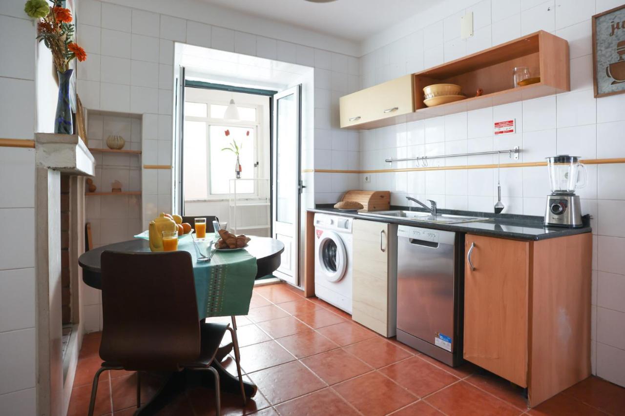 City Center Apt In Lively Bairro Alto! Lisbon Bagian luar foto