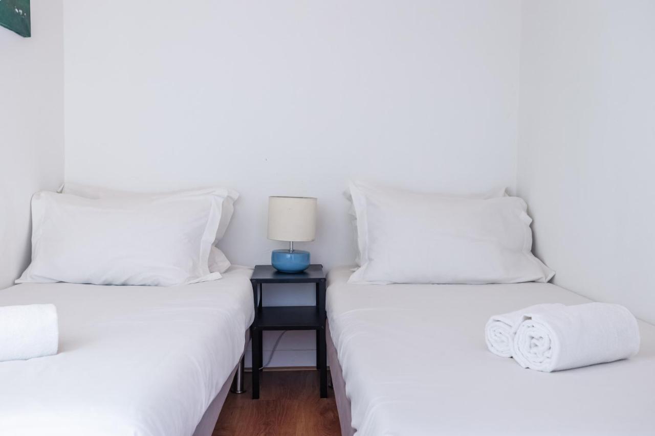 City Center Apt In Lively Bairro Alto! Lisbon Bagian luar foto