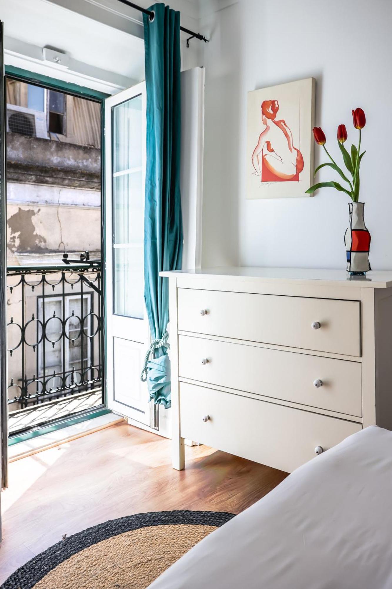 City Center Apt In Lively Bairro Alto! Lisbon Bagian luar foto