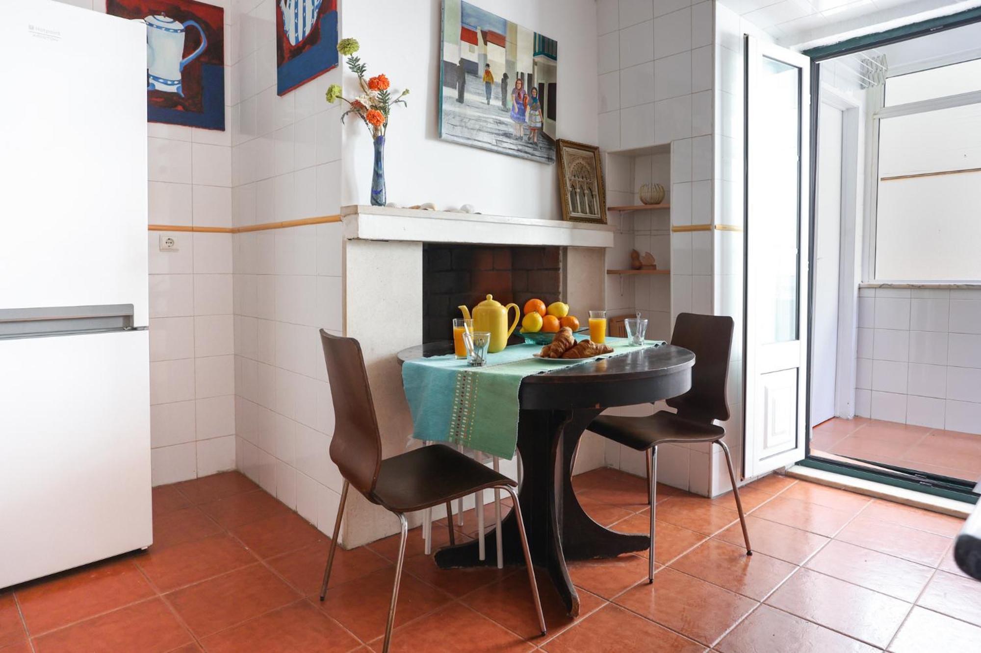 City Center Apt In Lively Bairro Alto! Lisbon Bagian luar foto