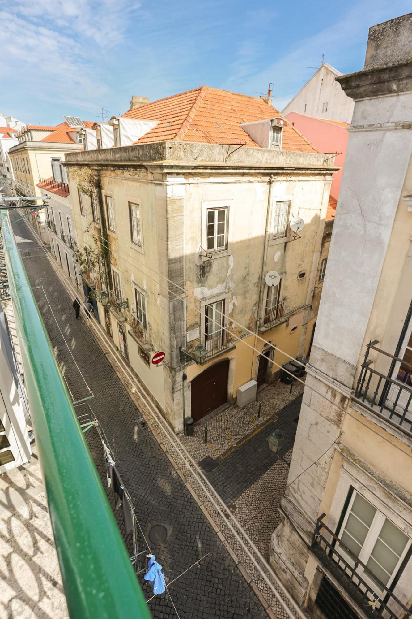 City Center Apt In Lively Bairro Alto! Lisbon Bagian luar foto